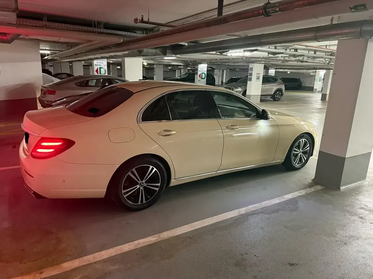 Gebraucht Mercedes E200 160 PS (117 kW) 2019 Andere farben Limousine