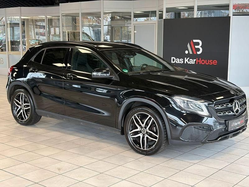 Schwarz Gebraucht 2017 Mercedes GLA220 SUV | 17.960 € (Fairer Preis) - Bild 1/4