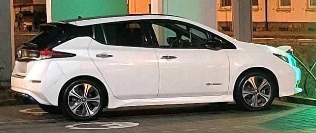 Gebraucht Nissan Leaf Tekna 110 kW (150 PS) 2018 Weiß Kleinwagen