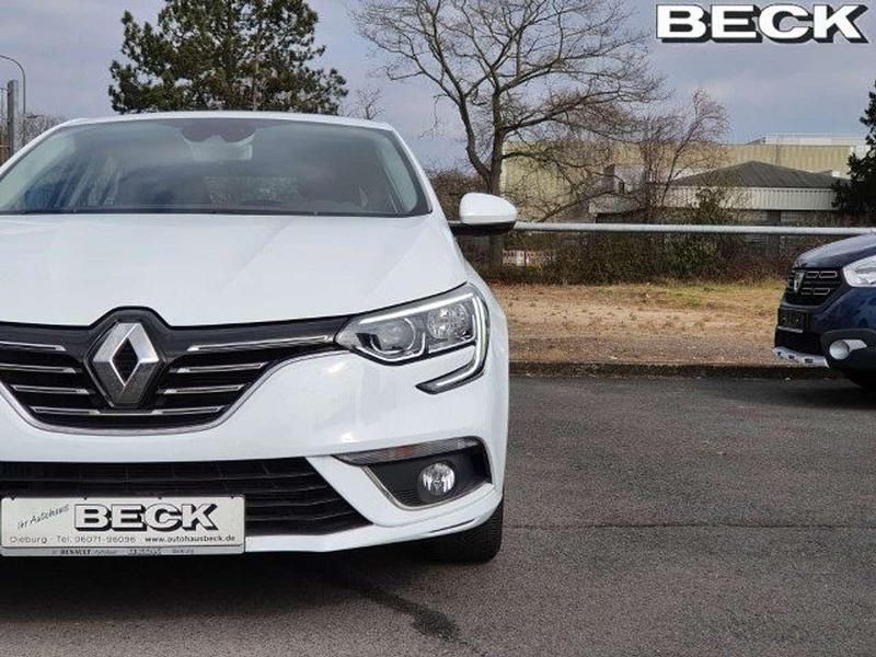 Gebraucht Renault Mégane IV Intens 132 PS (97 kW) 2018 Arktisweiß Kleinwagen