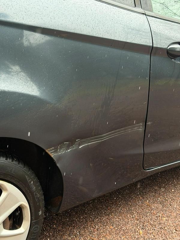 Gebraucht Ford Fiesta 81 PS (59 kW) 2010 Grau Kleinwagen