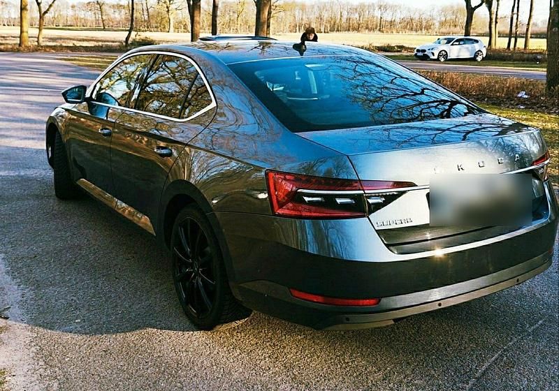 Gebraucht Skoda Superb Ambition 150 PS (110 kW) 2020 Grau Limousine