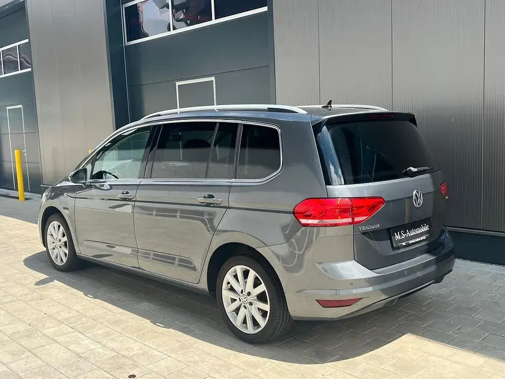 Gebraucht VW Touran Highline 150 PS (110 kW) 2019 Grau Van / Kleinbus
