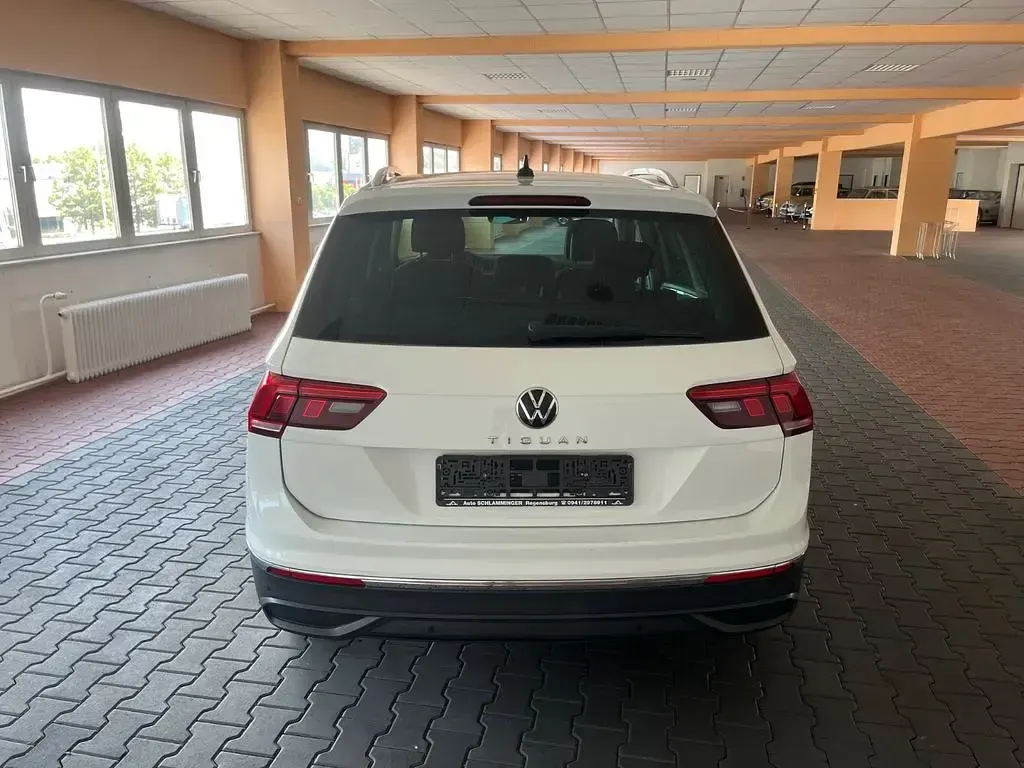 Gebraucht VW Tiguan Life 150 PS (110 kW) 2023 Weiß SUV