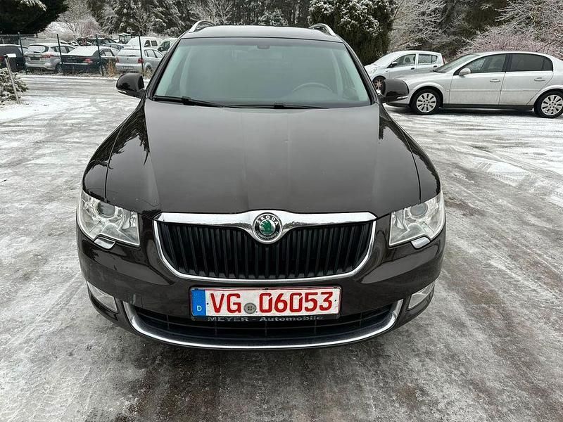 Gebraucht Skoda Superb Ambition 140 PS (102 kW) 2013 Braun Kombi