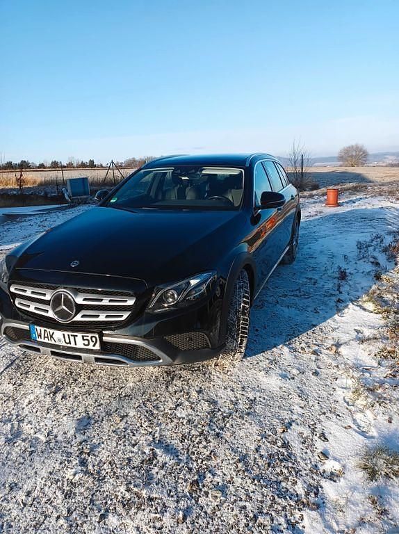 Schwarz Gebraucht 2019 Mercedes E400 Limousine | 25.200 € (Superpreis) - Bild 1/4