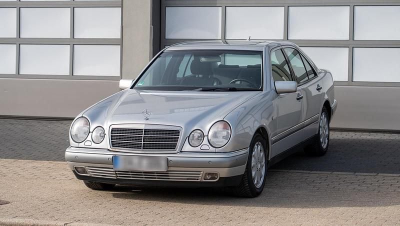 Gebraucht Mercedes E320 224 PS (164 kW) 1998 Silber Limousine