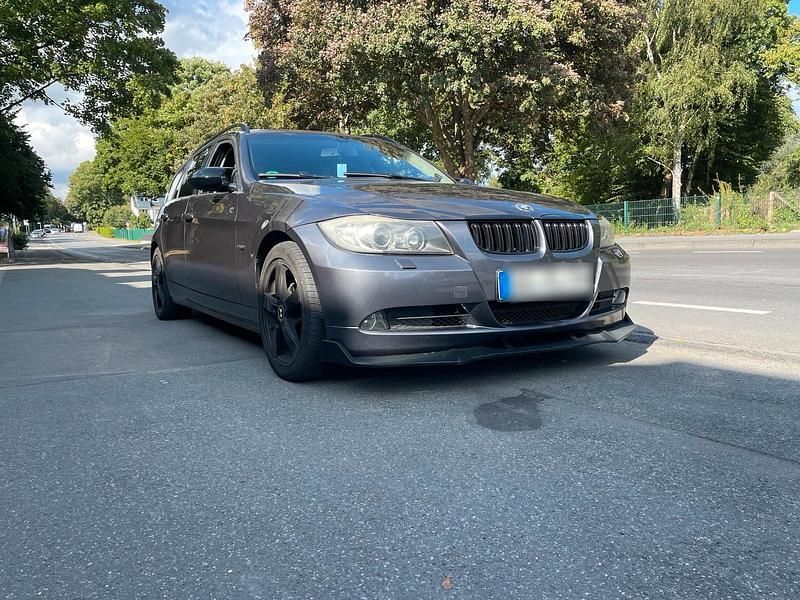 Grau Gebraucht 2005 BMW 325 Sport Line Kombi | 2.000 € - Bild 1/4