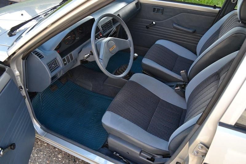 Gebraucht Nissan Cherry 60 PS (44 kW) 1983 Silber Kleinwagen