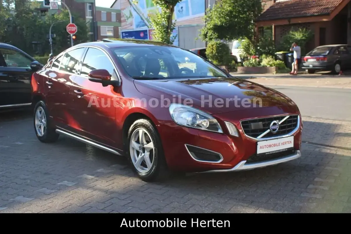 Gebraucht Volvo S60 Summum 203 PS (149 kW) 2010 Rot Limousine