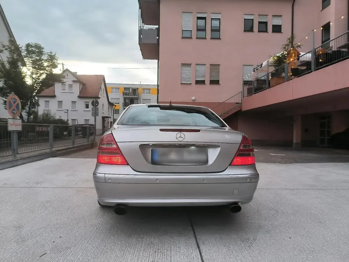 Gebraucht Mercedes E350 272 PS (200 kW) 2005 Grau Limousine