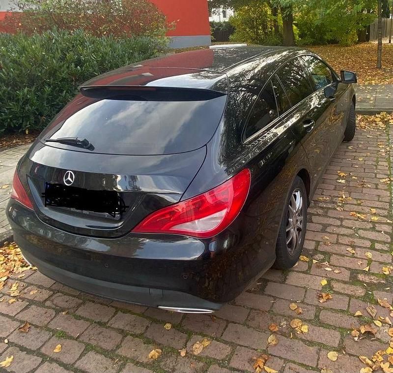 Schwarz Gebraucht 2017 Mercedes CLA200 Shooting Brake Kombi | 12.300 € (Fairer Preis) - Bild 1/4