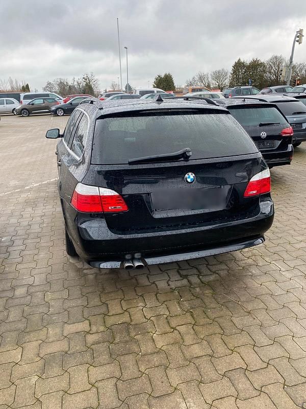 Gebraucht BMW 523 190 PS (139 kW) 2010 Schwarz Kombi
