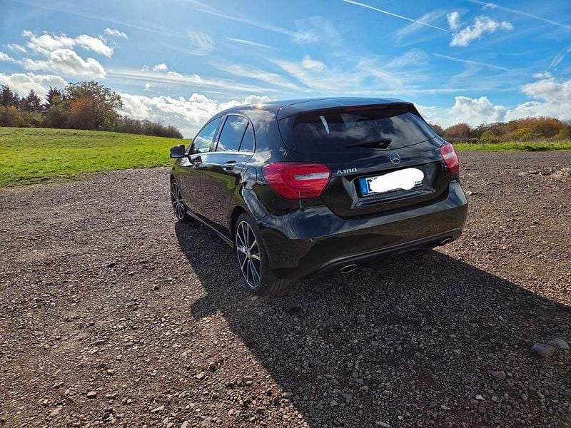 Gebraucht Mercedes A180 Style 122 PS (89 kW) 2015 Schwarz Limousine