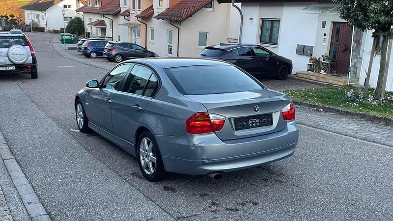Gebraucht BMW 320 150 PS (110 kW) 2006 Grau Limousine