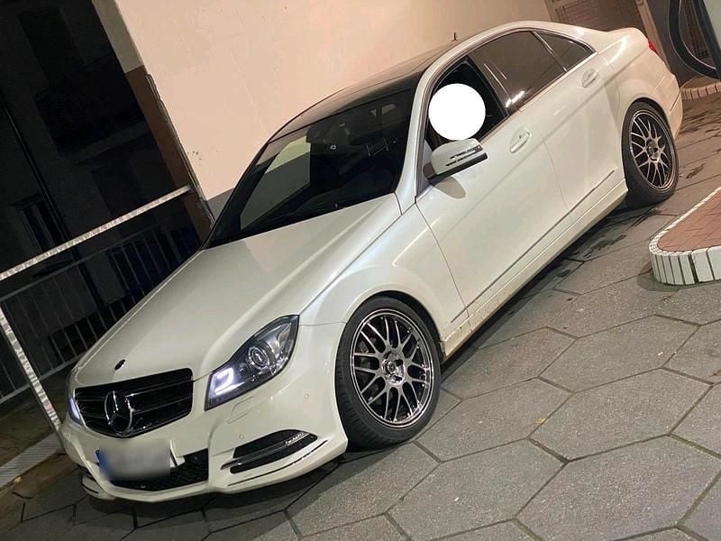 Gebraucht Mercedes C180 156 PS (114 kW) 2013 Weiß Limousine