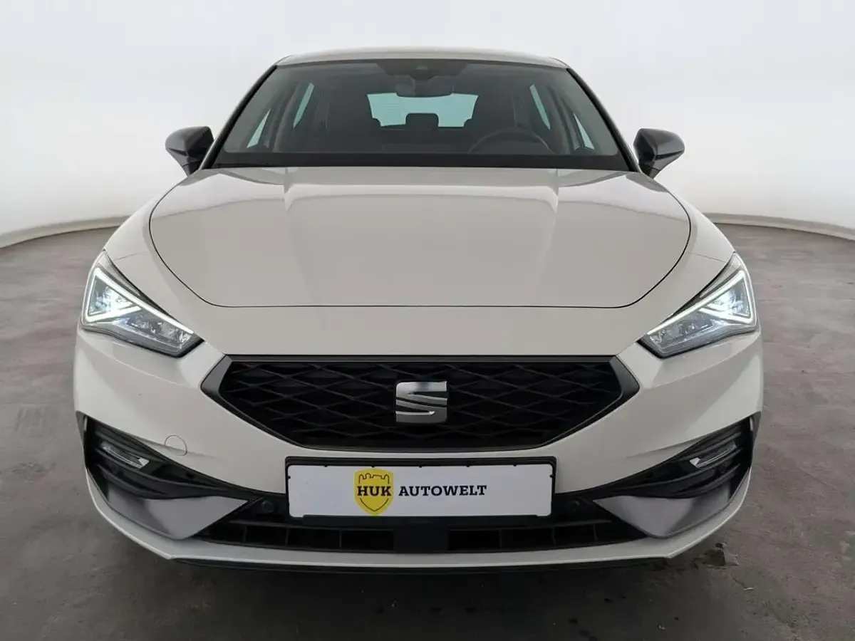 Gebraucht Seat Leon FR 190 PS (139 kW) 2023 Weiß Limousine