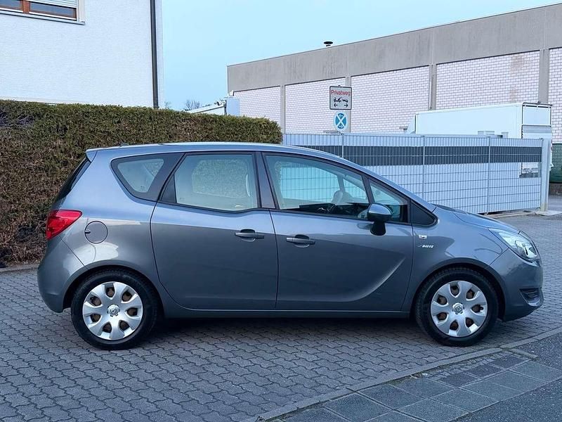 Używany Opel Meriva Edition 101 KM (74 kW) 2016 Szary Minivan