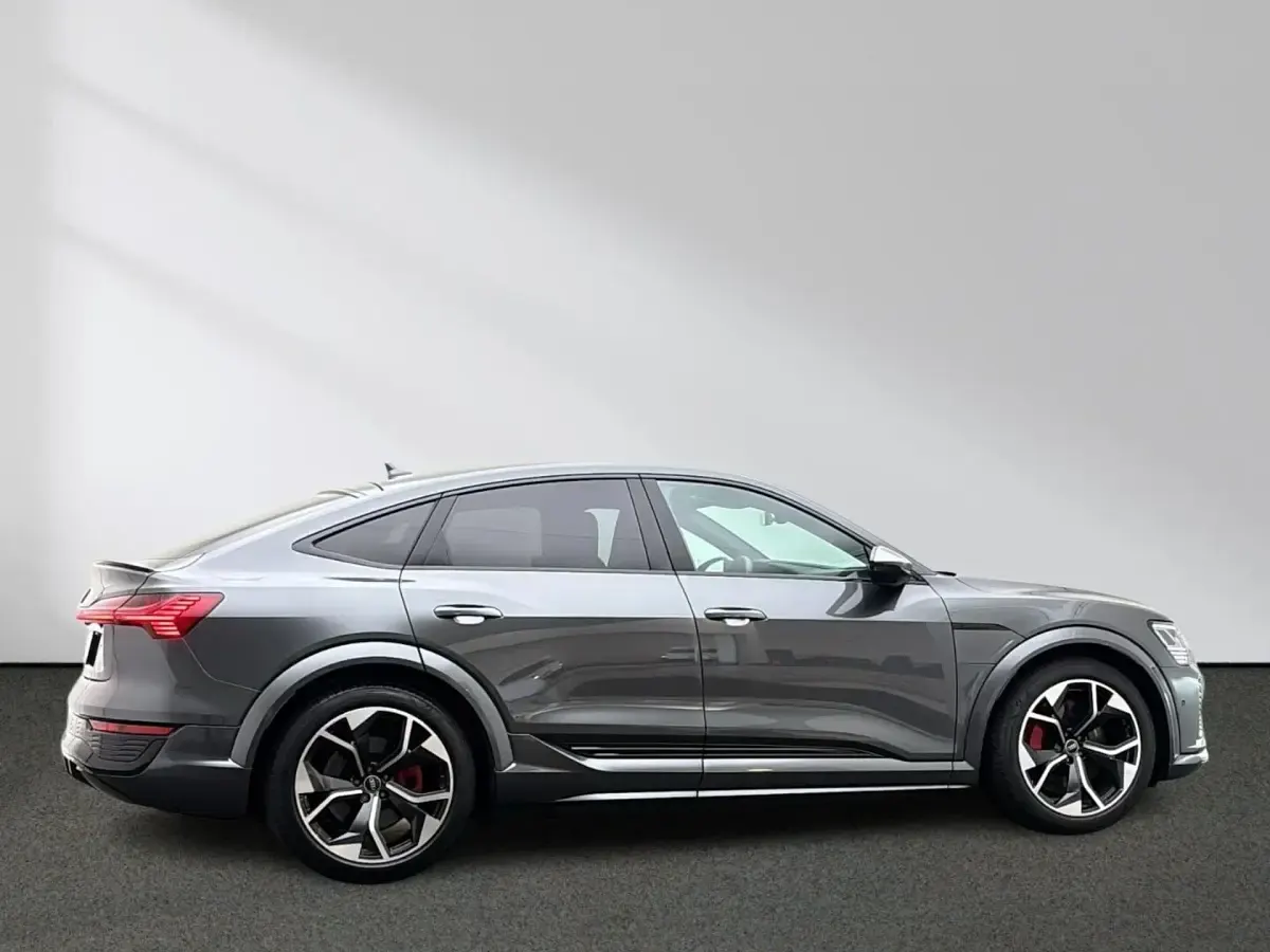 Gebraucht Audi SQ8 Sportback e-tron Ambiente 369 kW (503 PS) 2024 Grau SUV