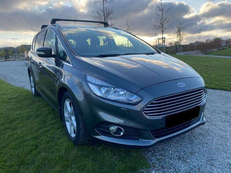 Grau Gebraucht 2018 Ford S-MAX Titanium Van / Kleinbus | 11.499 € (Superpreis) - Bild 1/4