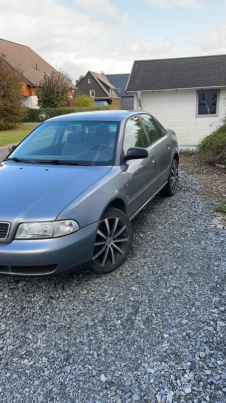 Silber Gebraucht 1996 Audi A4 Limousine | 1.250 € (Superpreis) - Bild 1/4