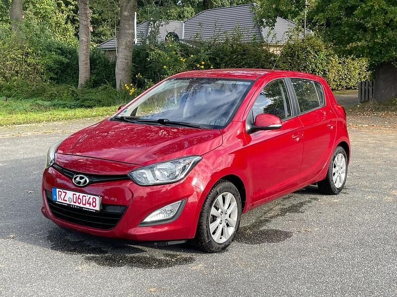 Andere farben Gebraucht 2014 Hyundai i20 Kleinwagen | 3.900 € (Guter Preis) - Bild 1/4