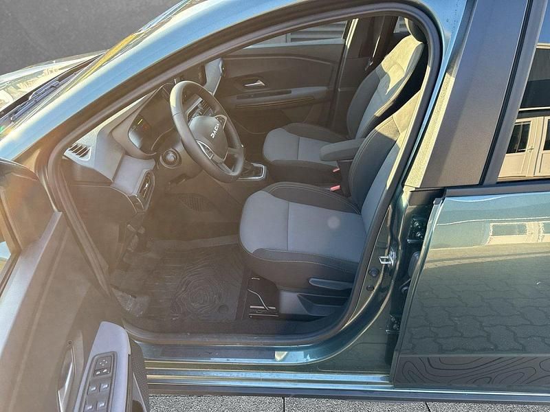 Gebraucht Dacia Jogger Extreme 141 PS (103 kW) 2025 Zedergrün Van / Kleinbus
