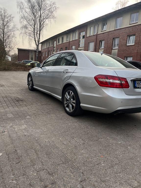 Gebraucht Mercedes E350 Avantgarde 265 PS (194 kW) 2011 Silber Limousine