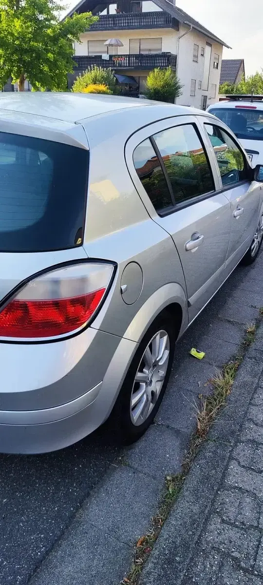 Gebraucht Opel Astra 105 PS (77 kW) 2005 Silber Limousine