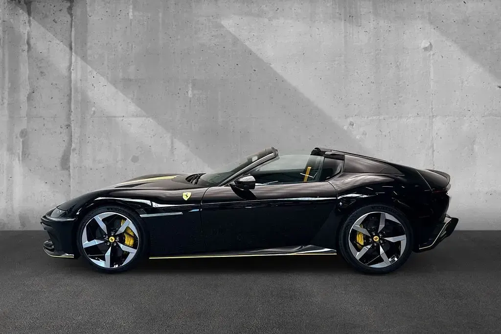 Neu Ferrari 12 Cilindri 825 PS (606 kW) 2026 Nero ds 1250 Cabrio