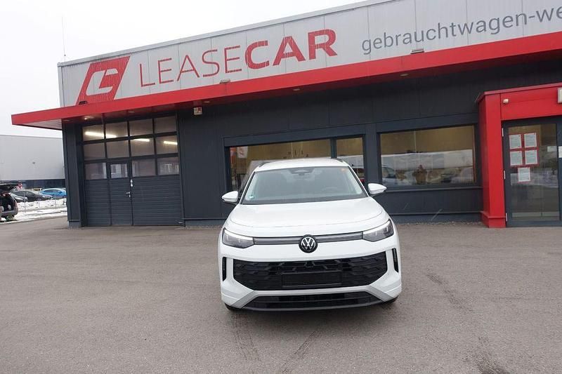 Weiß Gebraucht 2025 VW Tayron Life SUV | 39.900 € - Bild 1/4