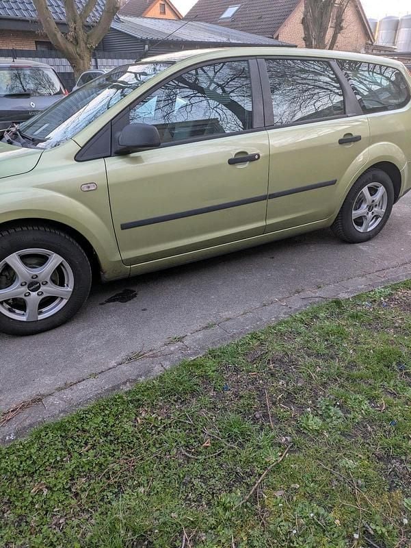 Gebraucht Ford Focus 90 PS (66 kW) 2006 Gelb Kombi
