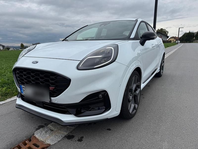Weiß Gebraucht 2024 Ford Puma Gen-E ST SUV | 23.000 € (Superpreis) - Bild 1/4