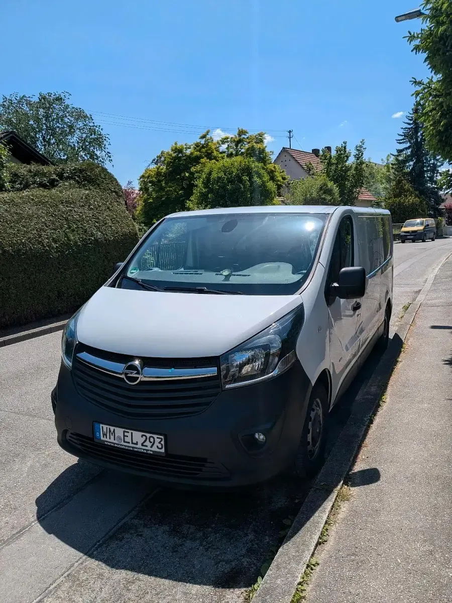 Gebraucht Opel Vivaro 145 PS (106 kW) 2018 Weiß Van / Kleinbus
