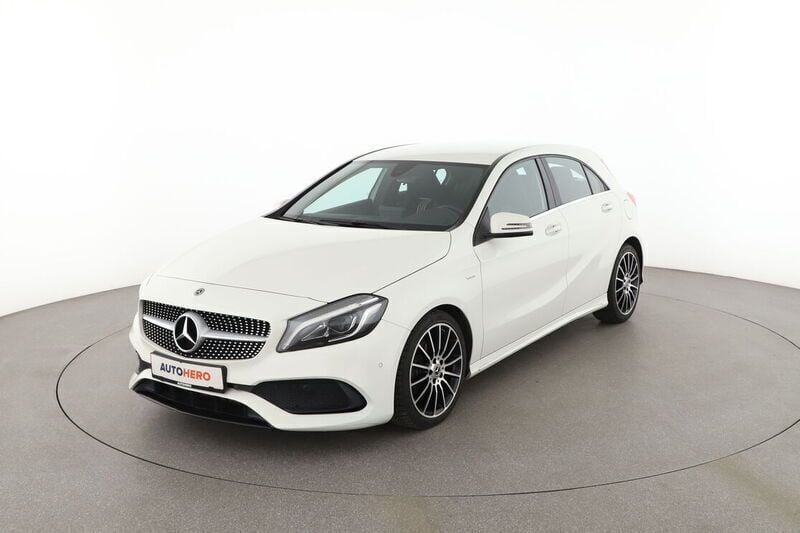 Weiß Gebraucht 2017 Mercedes A180 AMG Limousine | 16.580 € (Fairer Preis) - Bild 1/4