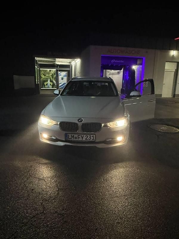 Gebraucht BMW 320 Sport Line 184 PS (135 kW) 2013 Schwarz Limousine