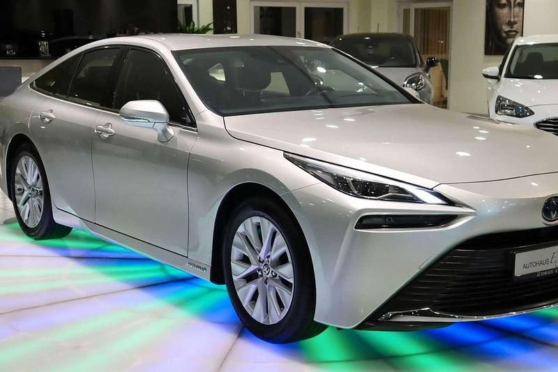 Gebraucht Toyota Mirai 182 PS (133 kW) 2021 Precious silver Limousine
