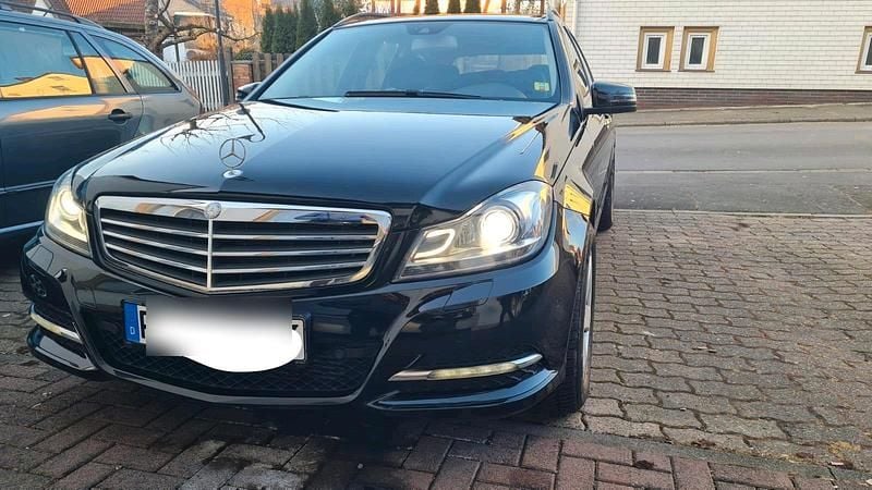 Gebraucht Mercedes C200 139 PS (102 kW) 2013 Schwarz Kombi