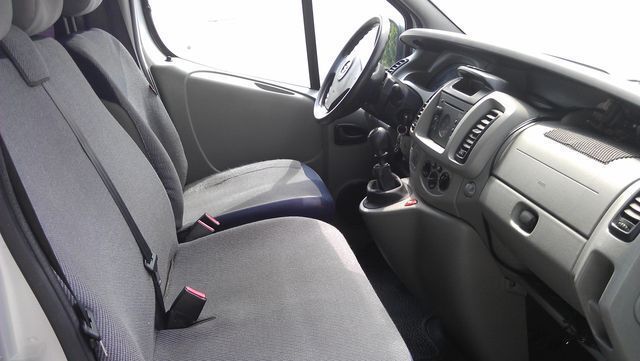 Gebraucht Opel Vivaro 101 PS (74 kW) 2006 Silber metallic Van / Kleinbus