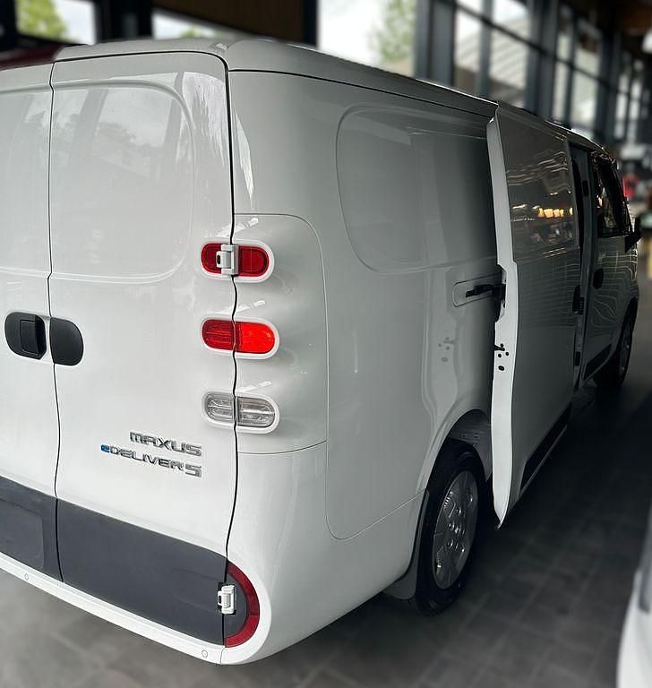 Neu Maxus eDeliver 5 119 kW (163 PS) 2025 Weiß Van
