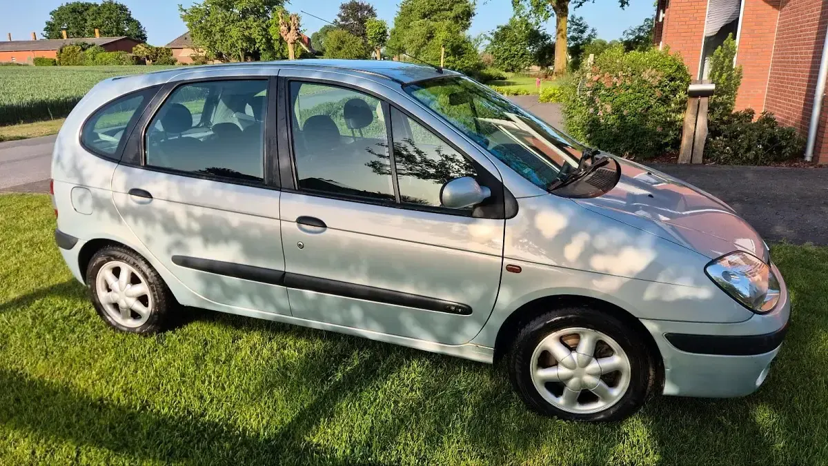 Używany Renault Scénic 107 KM (78 kW) 2000 Szary Minivan