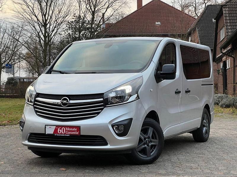Silber Gebraucht 2018 Opel Vivaro Van / Kleinbus | 21.399 € (Etwas zu teuer) - Bild 1/4