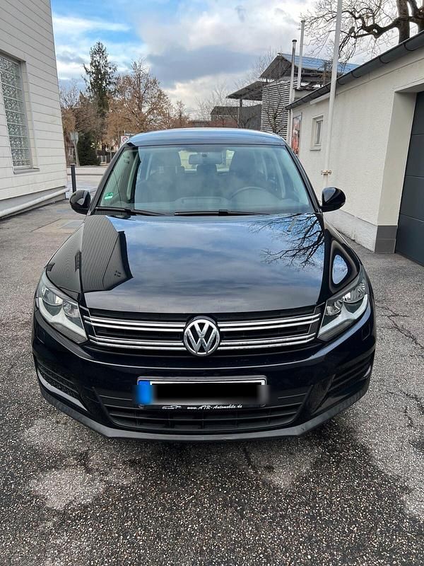 Gebraucht VW Tiguan Trendline 122 PS (89 kW) 2014 Schwarz SUV