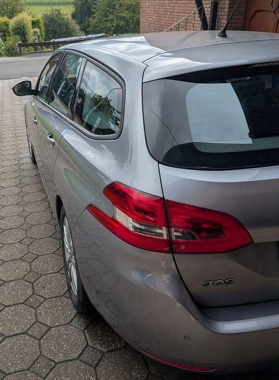 Gebraucht Peugeot 308 SW Active 116 PS (85 kW) 2015 Grau Kombi