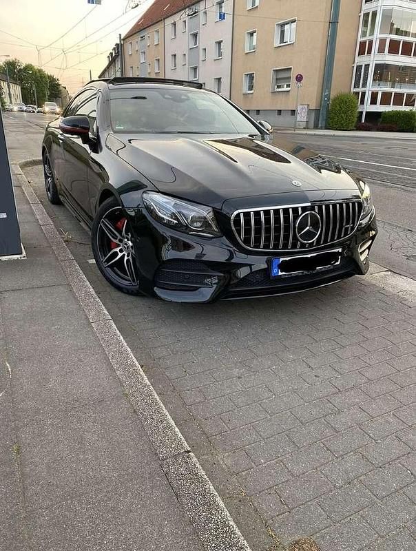 Gebraucht Mercedes E220 194 PS (142 kW) 2019 Schwarz Coupé