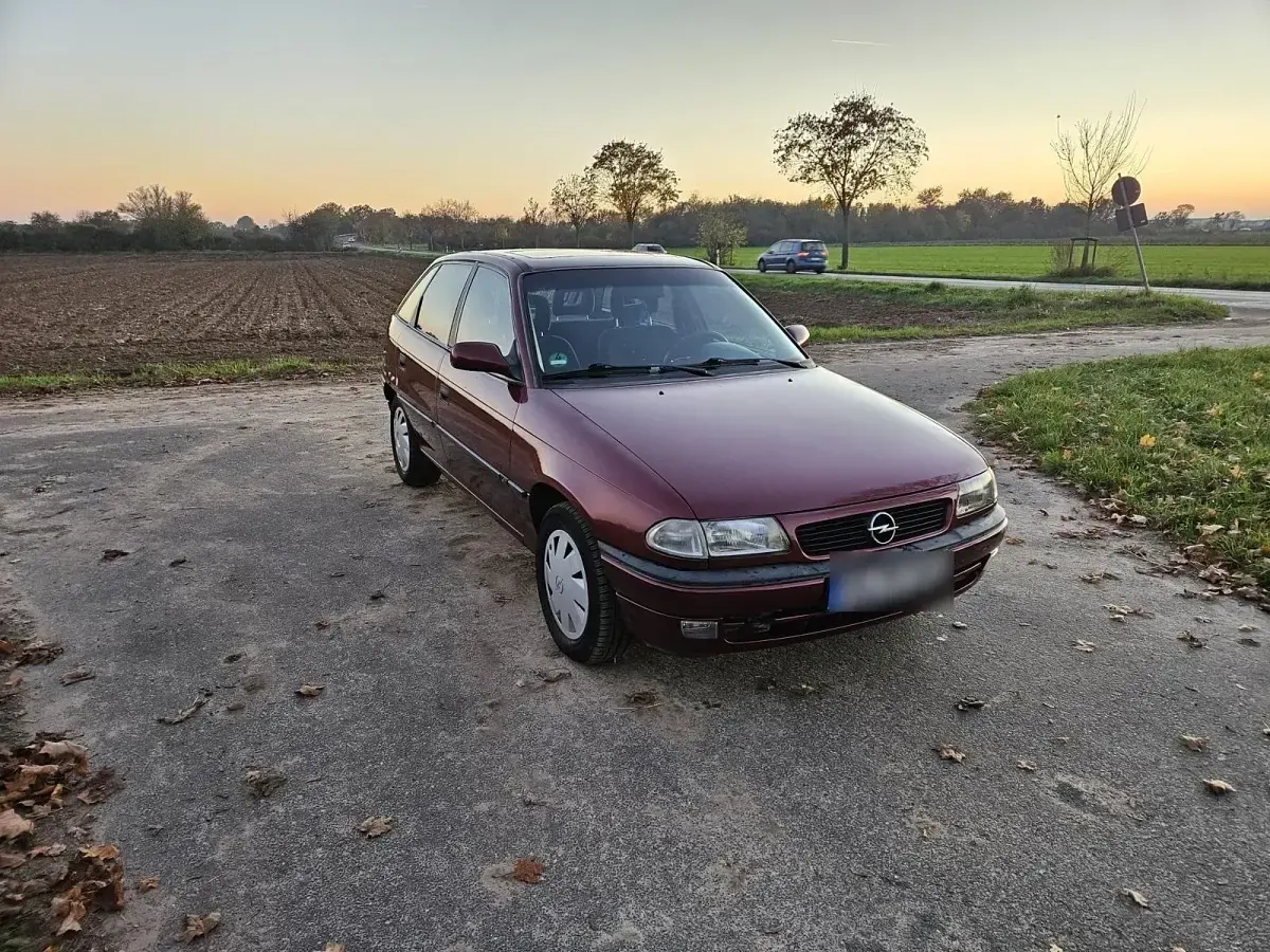Gebraucht Opel Astra 75 PS (55 kW) 1996 Rot Kleinwagen