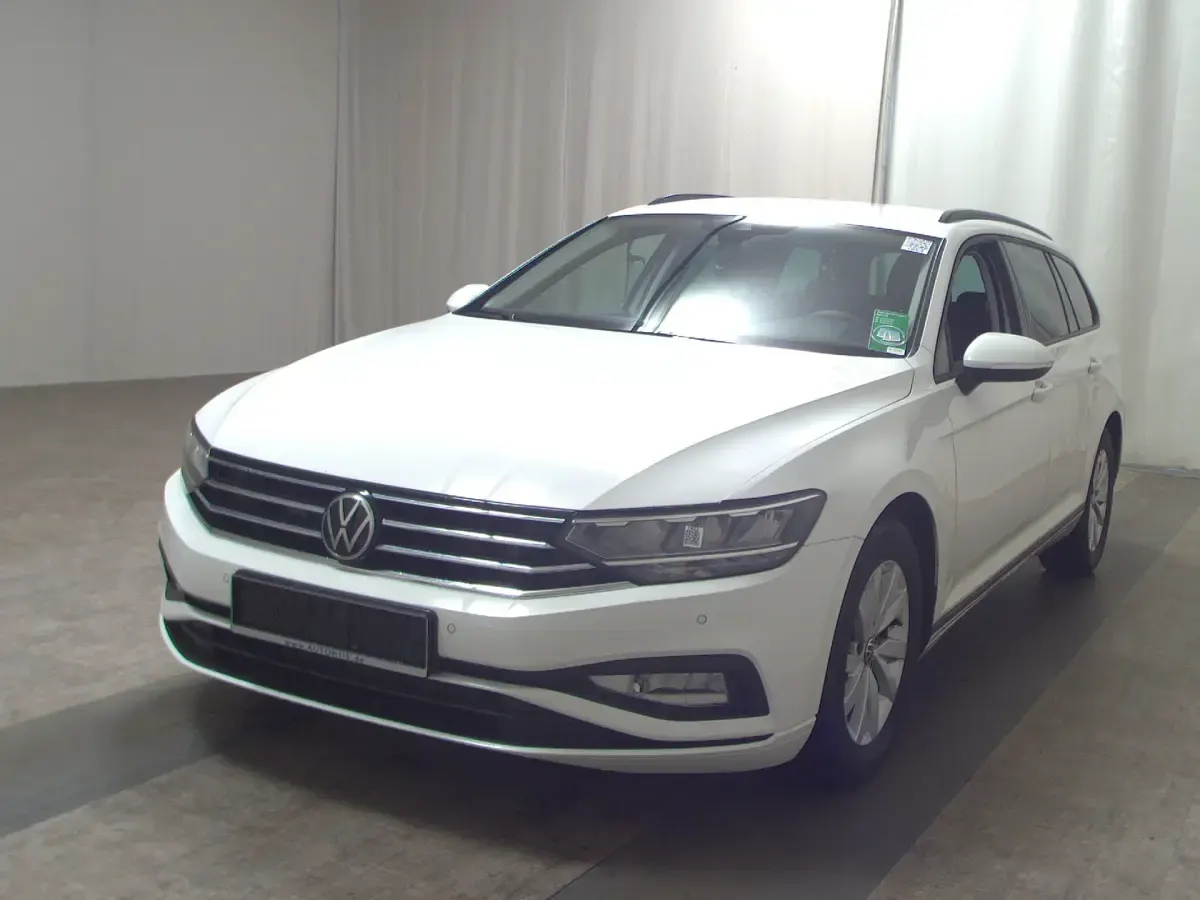 Gebraucht VW Passat 150 PS (110 kW) 2021 Weiss Kombi