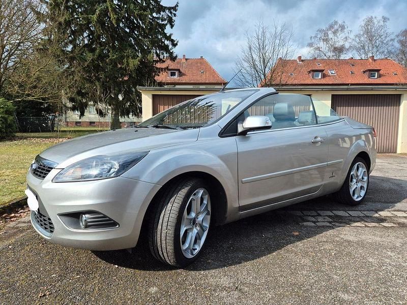 Gebraucht Ford Focus Cabriolet Titanium 145 PS (106 kW) 2009 Silber Cabrio