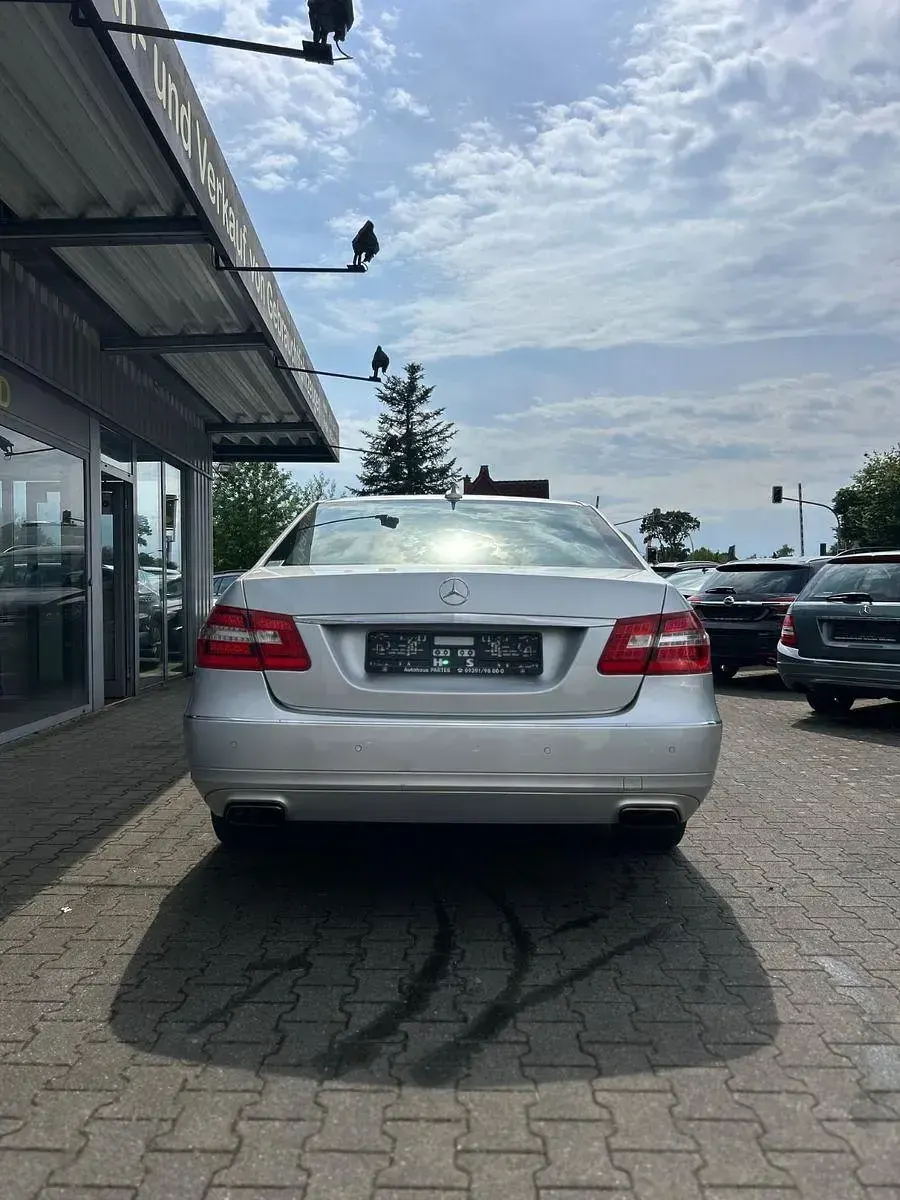Gebraucht Mercedes E200 Avantgarde 184 PS (135 kW) 2012 Silber Limousine