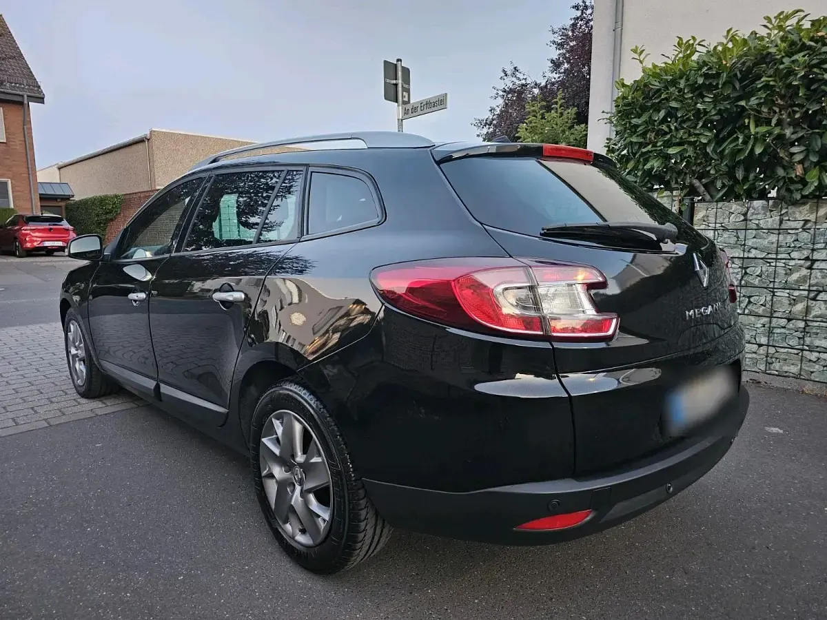Gebraucht Renault Mégane GrandTour 105 PS (77 kW) 2011 Schwarz Kombi